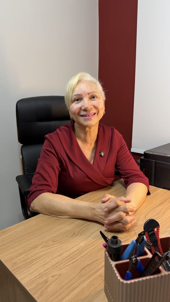 Sócia da VSD Seguros em sua mesa